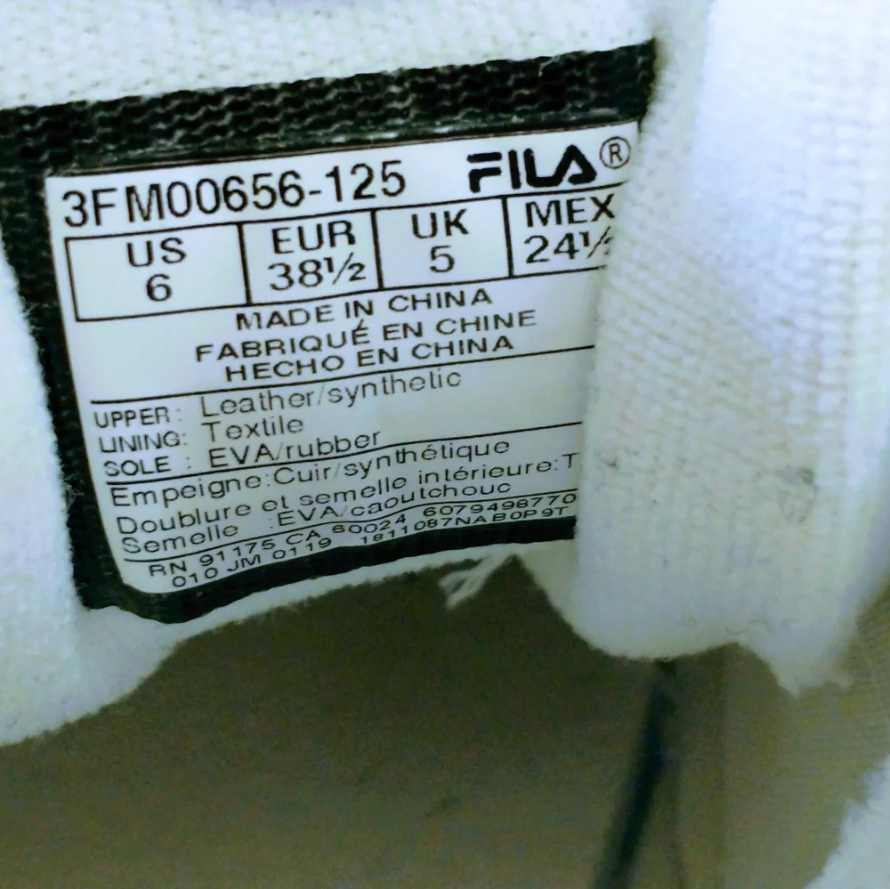 FILA Disruptor Il Logo Tape Shoes - Picture 14 of 15